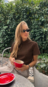 Atelier Top - Mocha, kahve %100 yün dik yakalı crop üst, model üzerinde
